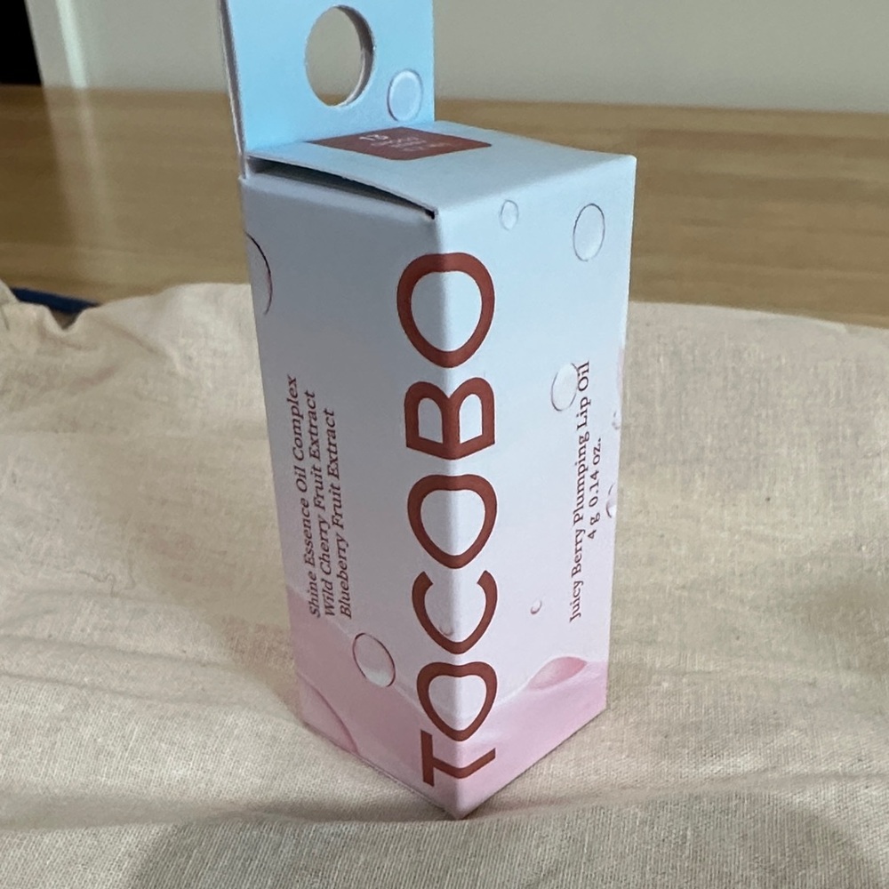 TOCOBO Juicy Berry Plumping lip oil - NIB